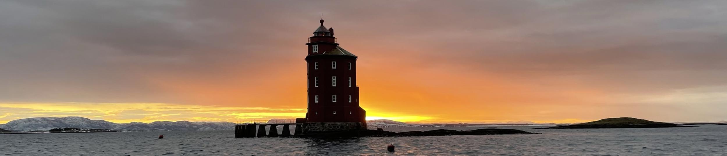 Kjeungskjær fyr – Oksvoll